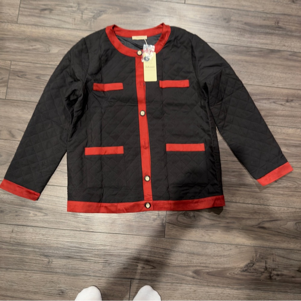 Woman’s Diamonds Quilted jacket. Lightweight button down.
